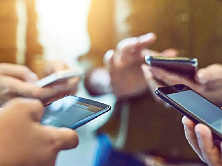 ओमान सर्भरका मोबाइल प्रयोगकर्ताहरू ओमान सर्वरमा .9.9% 239.3 –3 –3 –3;
