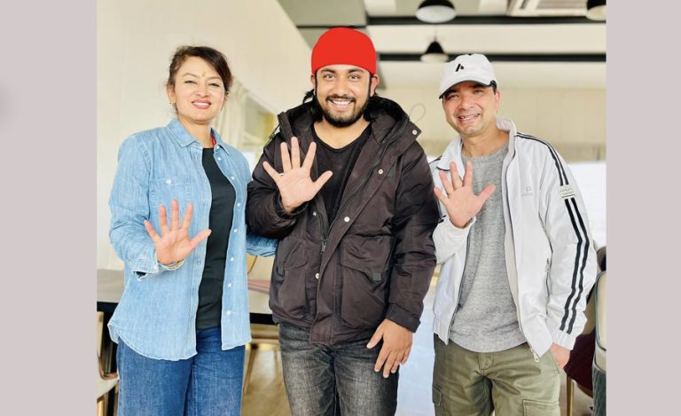 खेम सेन्चुरीले साइन् गरे ‘ए मेरो हजुर ५’, फिल्ममा डेब्यु पक्का