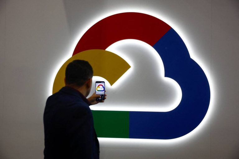 Google र्याज गर्न र्याज गर्न को लागी एक रिभर्सिंग कोर्स मा रिभर्सिंग गर्न
