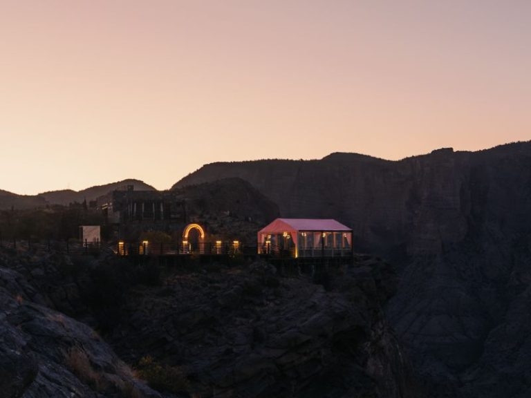 Amuage Café ओमानको jabal Akhdar पहाडहरु मा एक श्रद्धांजली संग फिर्ता