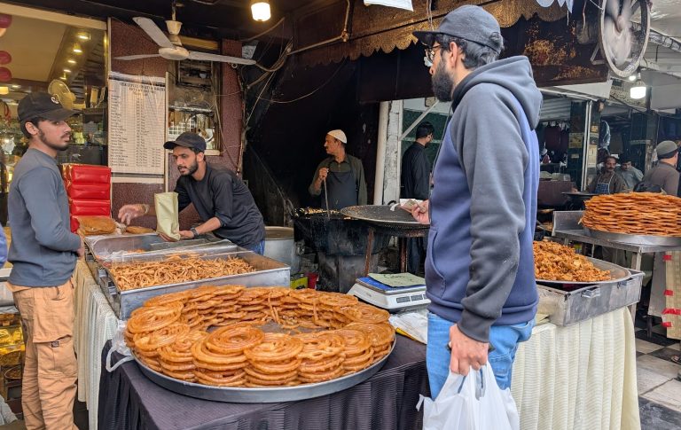 बढ्दो मूल्यको बाबजुद, चिनीको लागि पाकिस्तानको प्रेम असचानमा रहन्छ | व्यापार र अर्थव्यवस्था