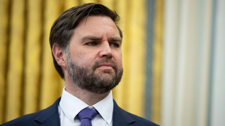 Jd vance ‘शक्ति सार्न’ लाई राष्ट्रपति उम्मेदवार हुन मनपराउने ‘उसलाई मनपर्ने “मा चिनो लगाउँछ हाम्रो समाचार