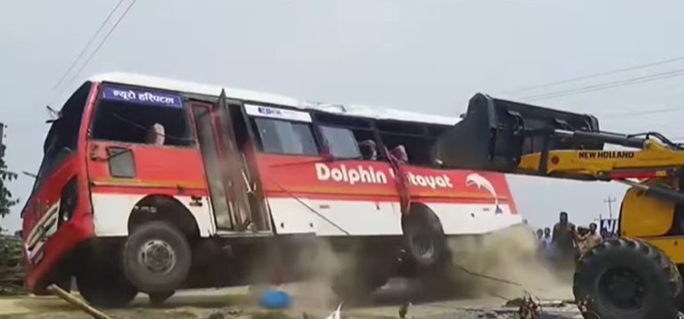 सप्तरीमा बस दुर्घटना: तीन जनाको मृत्यु, २२ घाइते RD Creation