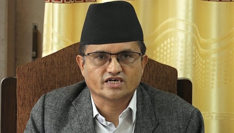 शिक्षामन्त्री भट्टराईको राजीनामा स्वीकृत नगर्न सूर्य थापाको आग्रह