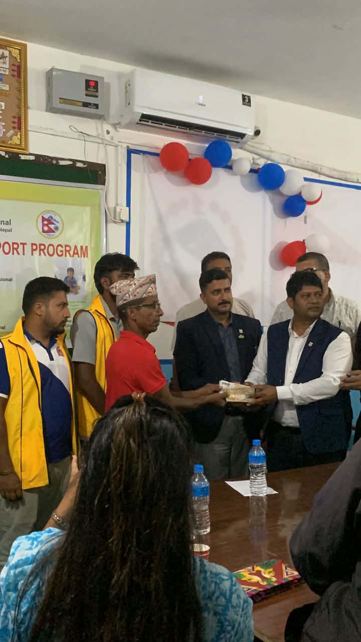 ५ वर्षीय क्यान्सर पीडितलाई लायन्स एरिया ४ का क्लवद्धारा आर्थिक सहयोग प्रदान