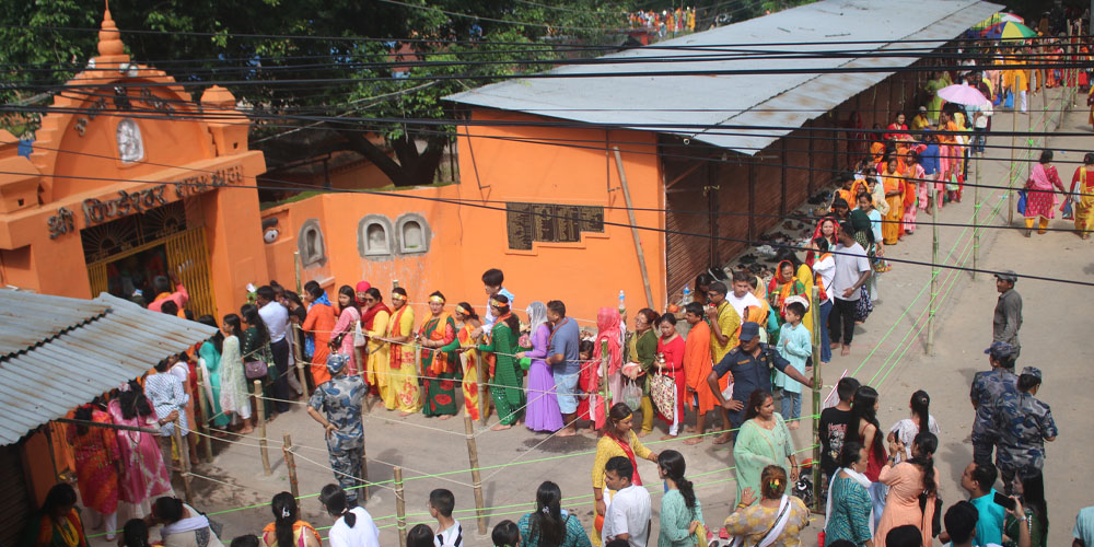 चतराधाममा बोलबम मेलाको रौनक सुरु, सप्तकोशीको जल लिएर पिण्डेश्वर जाने भक्तजनको घुइँचो