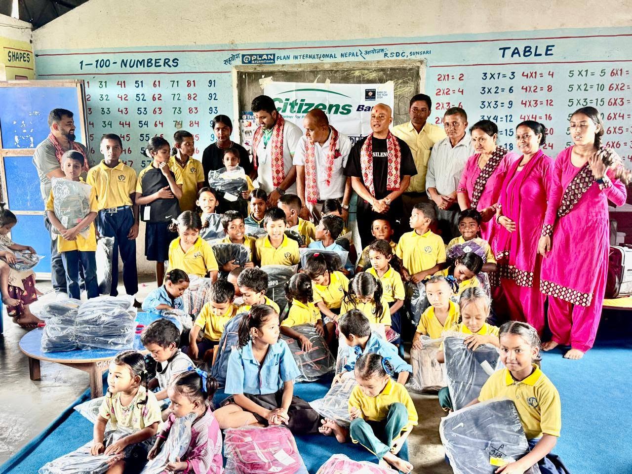 सिटिजन बैंकद्वारा जनता आधारभूत विद्यालयका ६० विद्यार्थीलाई विद्यालय ब्याग वितरण