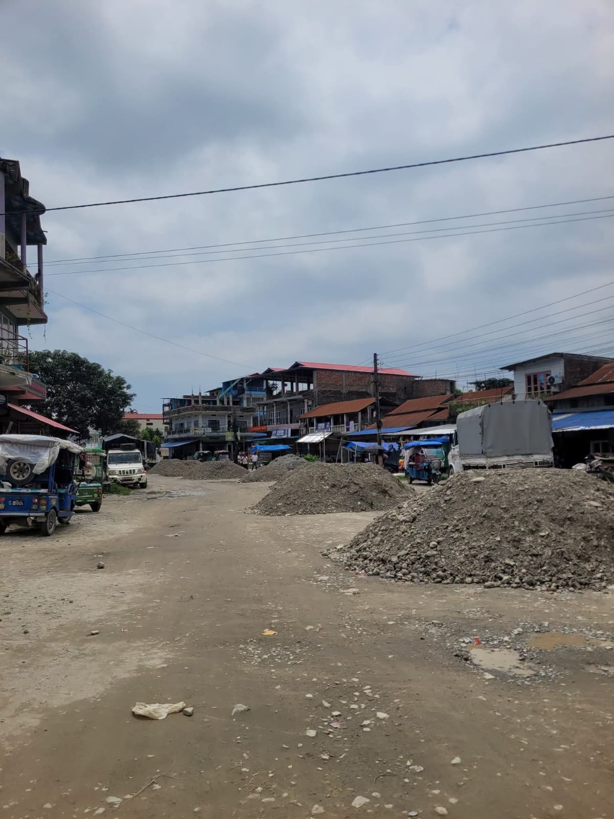 मुख्य सडक निर्माणमा ढिलाइ, स्थानीयको आक्रोश बढ्दो